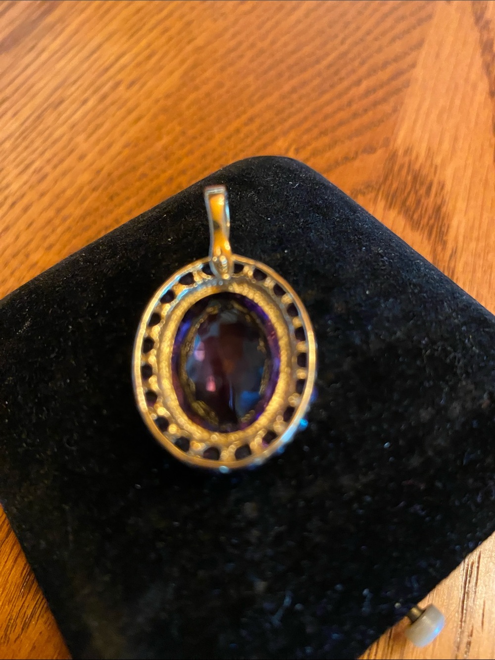 Amethyst Oval Halo Pendant 12 K Gold - Picture 3 of 4